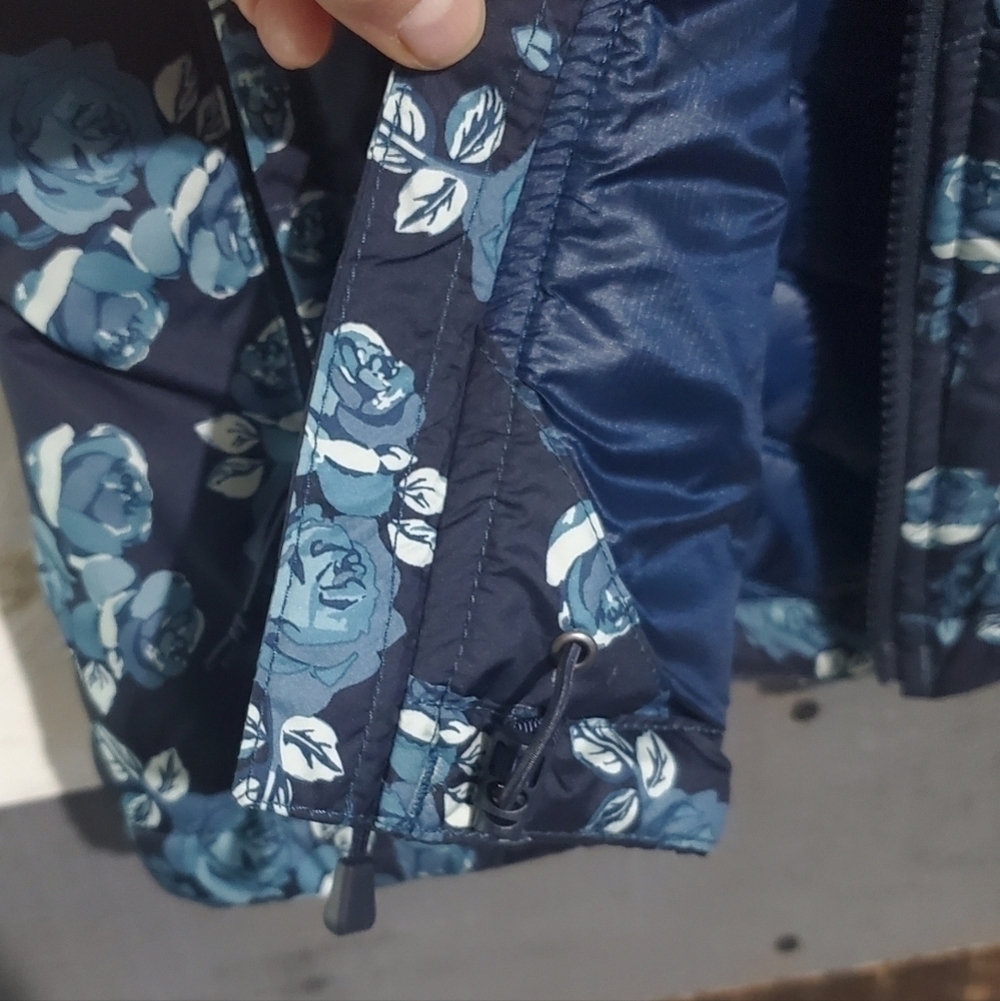 The North Face Flare Down Navy Blue Floral Flower Coupe Slim Fit Goose Vest XS - Picture 7 of 16